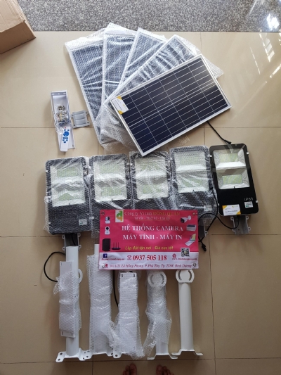 den-led-nang-luong-mat-troi-100w-pin-8v-20w-dq2020413183317